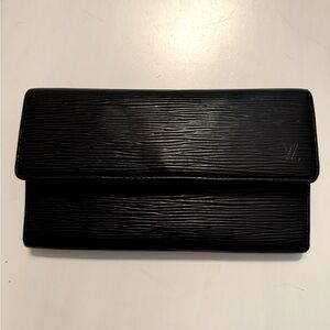 ⭐️ Authentic Louis Vuitton Black Epi Leather Porte Tresor Internationale Wallet